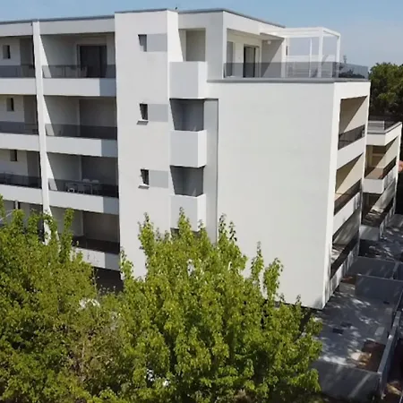 Coastal Flat With Spacious Covered Terrace Apartamento *