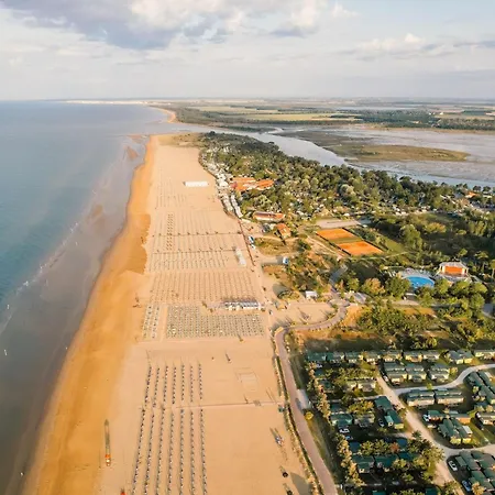 Coastal Flat With Spacious Covered Terrace Appartamento Bibione
